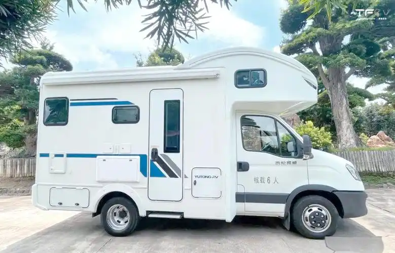 宇通c330大顶感恩版房车,配置齐全,舒适度极高,适合一家四口使用