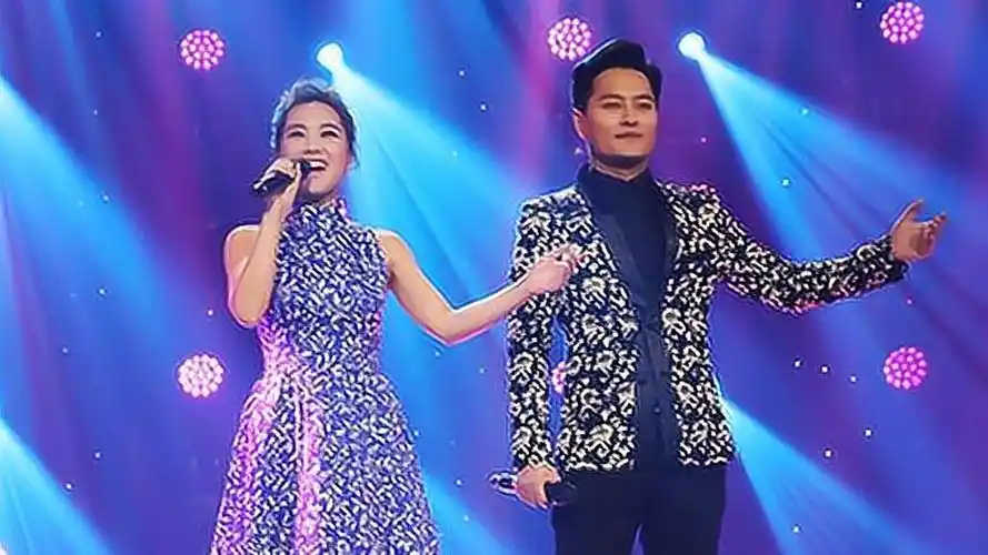 云朵究竟有多美?和云飞一起合唱肉麻情歌,云飞都不敢直视她!