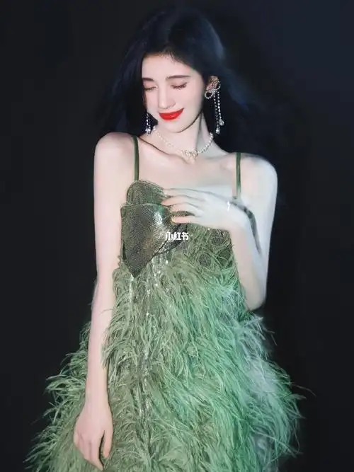 鞠婧祎《创造营》造型,绝美女明星95_鞠婧祎_创造营_女明星_吊带裙