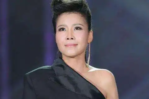 田震患病后退圈老公不离不弃陪伴7年两人生活幸福