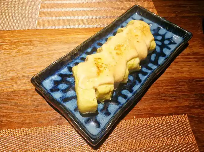 明太子牛油果厚蛋烧:蛋层厚实,牛油果丰富,蛋黄酱多多.