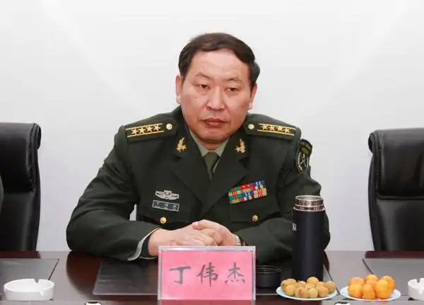 山东省威海军分区司令员 丁伟杰