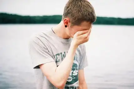 男人自卑的表现