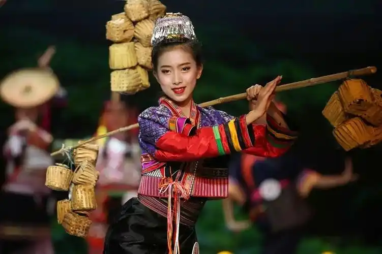 傣族服饰-花腰傣服饰-傣族服饰定制-傣族服装定制-霓裳民族服饰