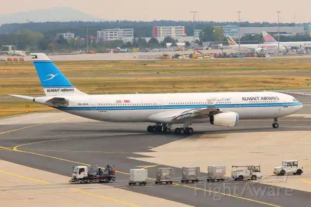 airbus a340-300 (9k-ana)