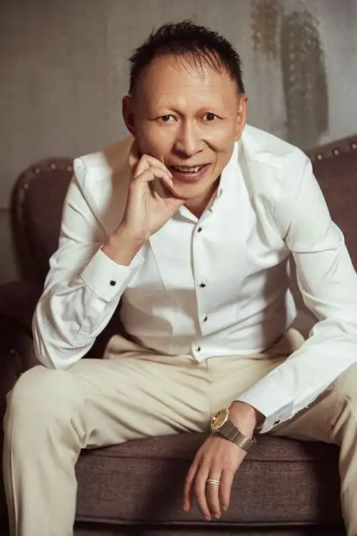 20岁时,李明为了追求心中的演员梦,只身来到北京闯荡.