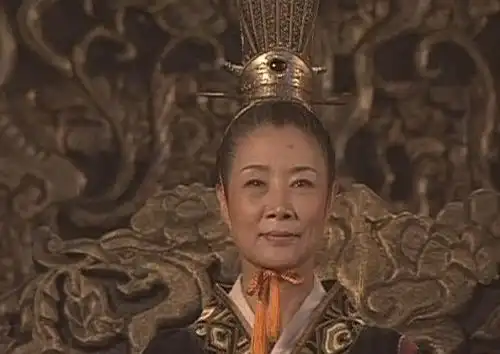 吕中饰演的女皇