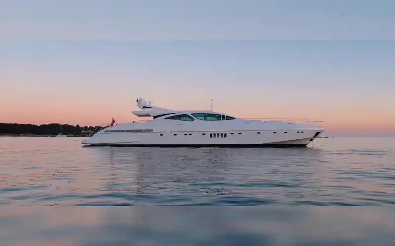 高速游艇意大利mangusta130ft40米的beachouse号