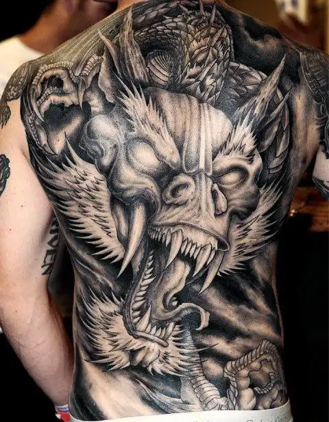 男性满背龙纹身图案