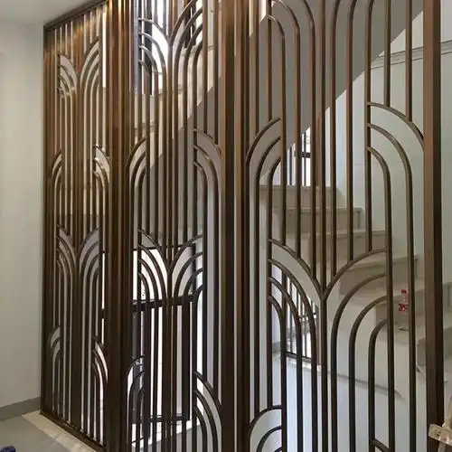 楼梯走廊间隔可以用屏风来遮挡