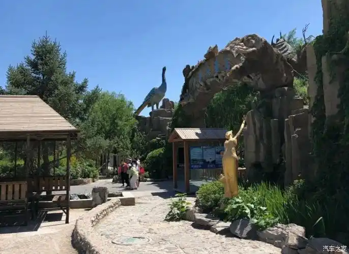 自驾酷炫爱车游玩中华孔雀苑