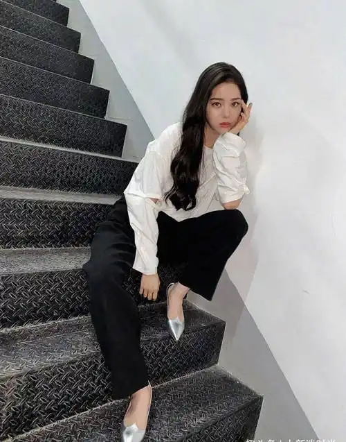 学学欧阳娜娜的穿衣方法,时髦活泼还好看_显得_造型_衣品