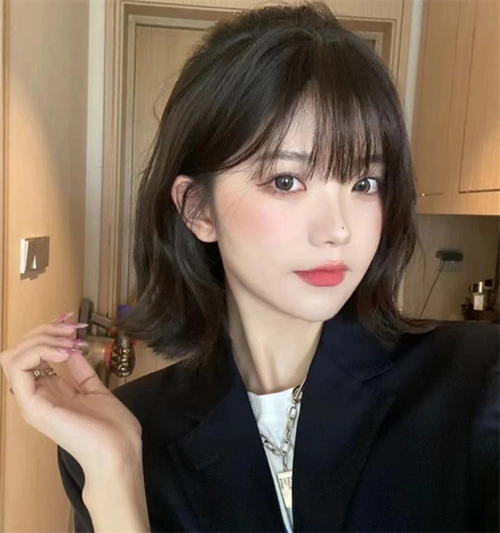 简约气质外翘短发 今年超火的短发发型