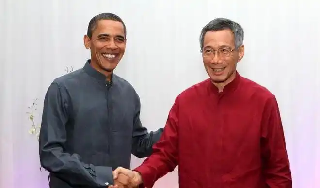 以纪念美国与新加坡建交50周年,他同美国总统贝拉克·奥巴马在白宫