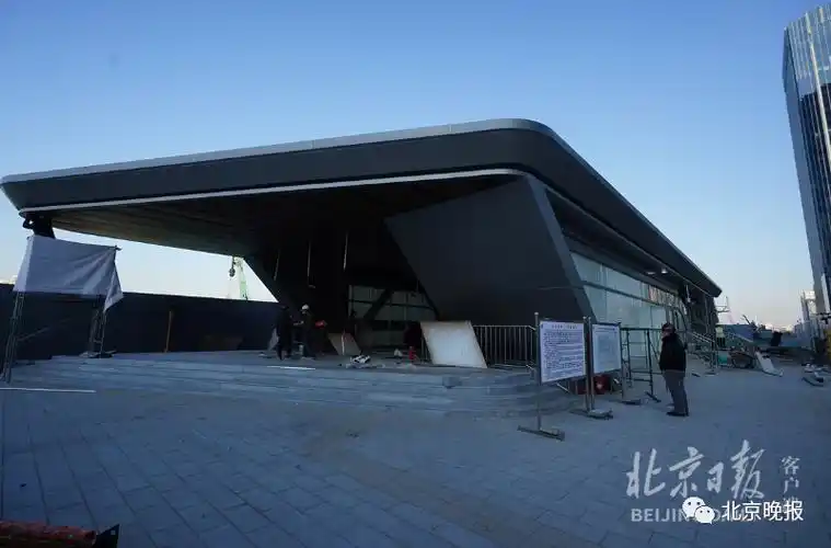 地铁14号线年底全线运营丽泽商务区站阳光可照进站台