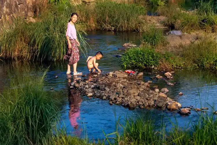 7.28乡间小溪嬉水