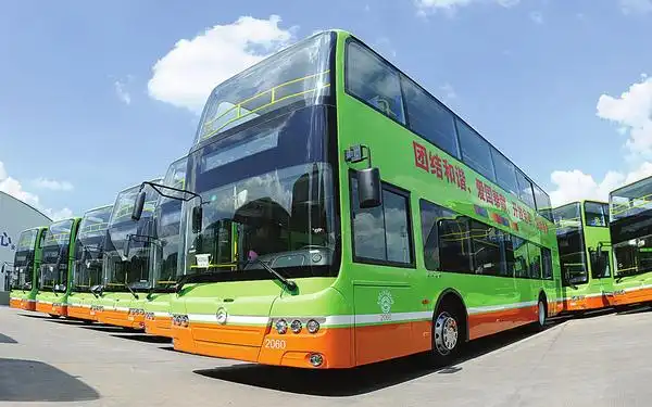 南宁新购进的双层公交车 记者 段柳健摄