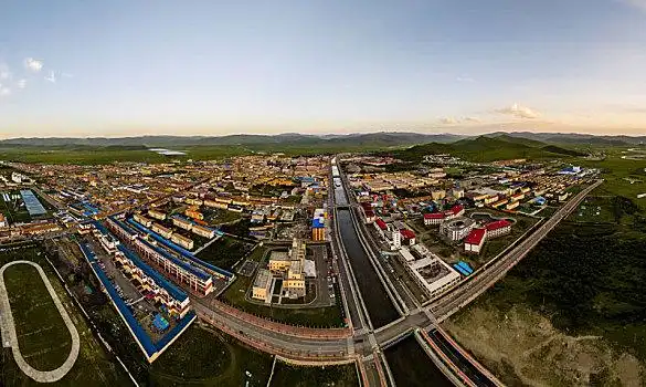 航拍四川阿坝红原县城市风光