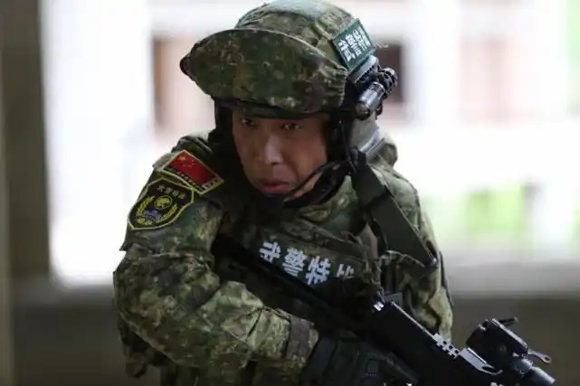 范雷剧照另外,作为国内首部表现武警特战题材的电视剧,《利刃出击》将