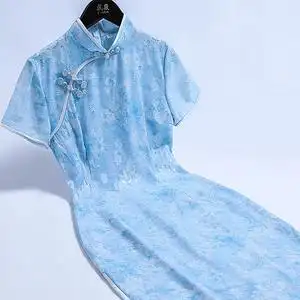 旗袍湖蓝色