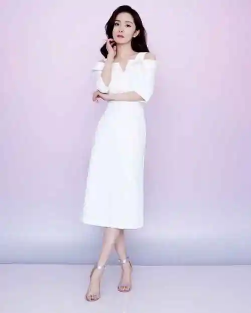 原创67杨幂式优雅无人能拒v领露肩小鱼尾裙高跟鞋高级精致又迷人