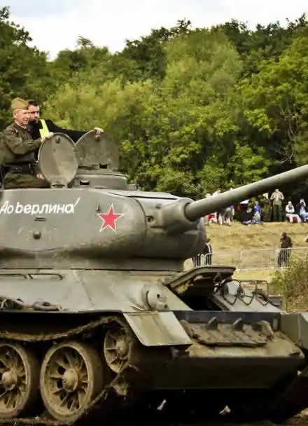 为什么德国虎式坦克会被t34坦克打败.