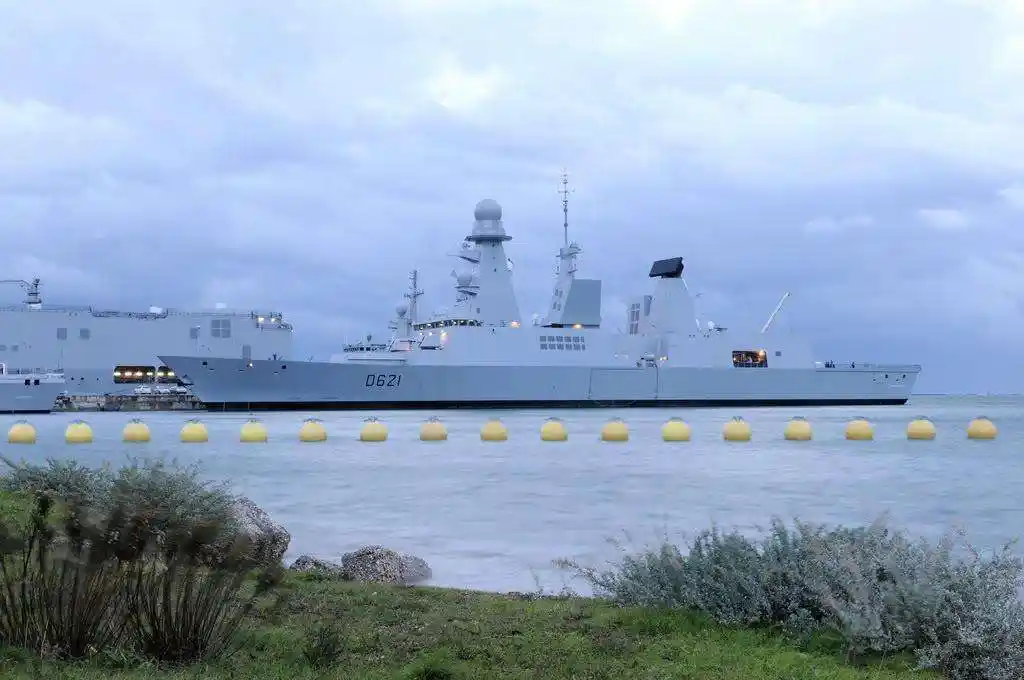 法国海军最先进地平线级驱逐舰图集