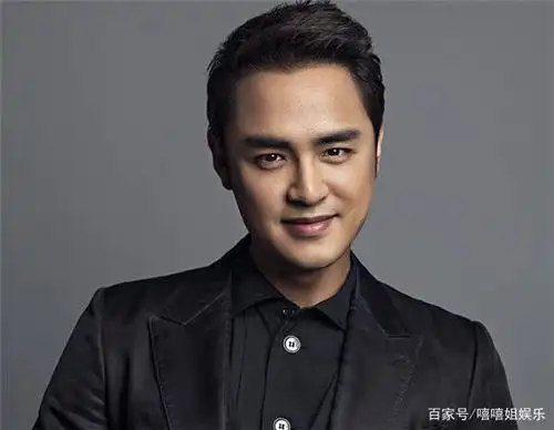 偶像剧王子明道现身戛纳红毯,年龄虽大但帅气依旧,怀念他的剧!