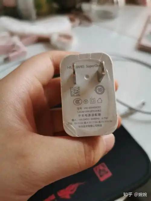 华为p30充电器型号是多少,我和我哥的充电器弄混了?
