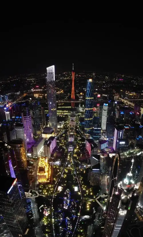 广州花城广场 来自 极目天舒 | 天空之城