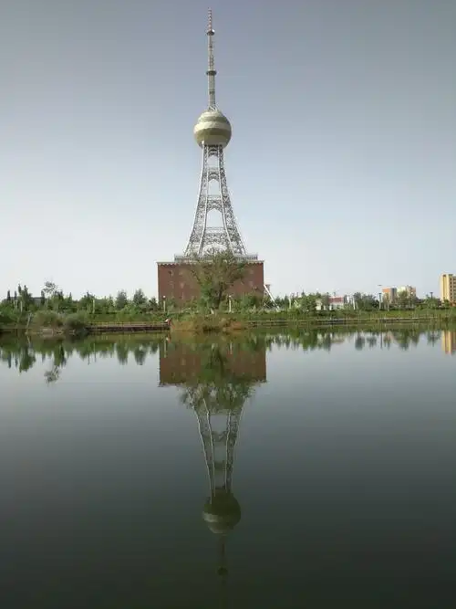 新疆维吾尔自治区喀什地区巴楚县世纪西路靠近巴楚县人民检察院反渎职