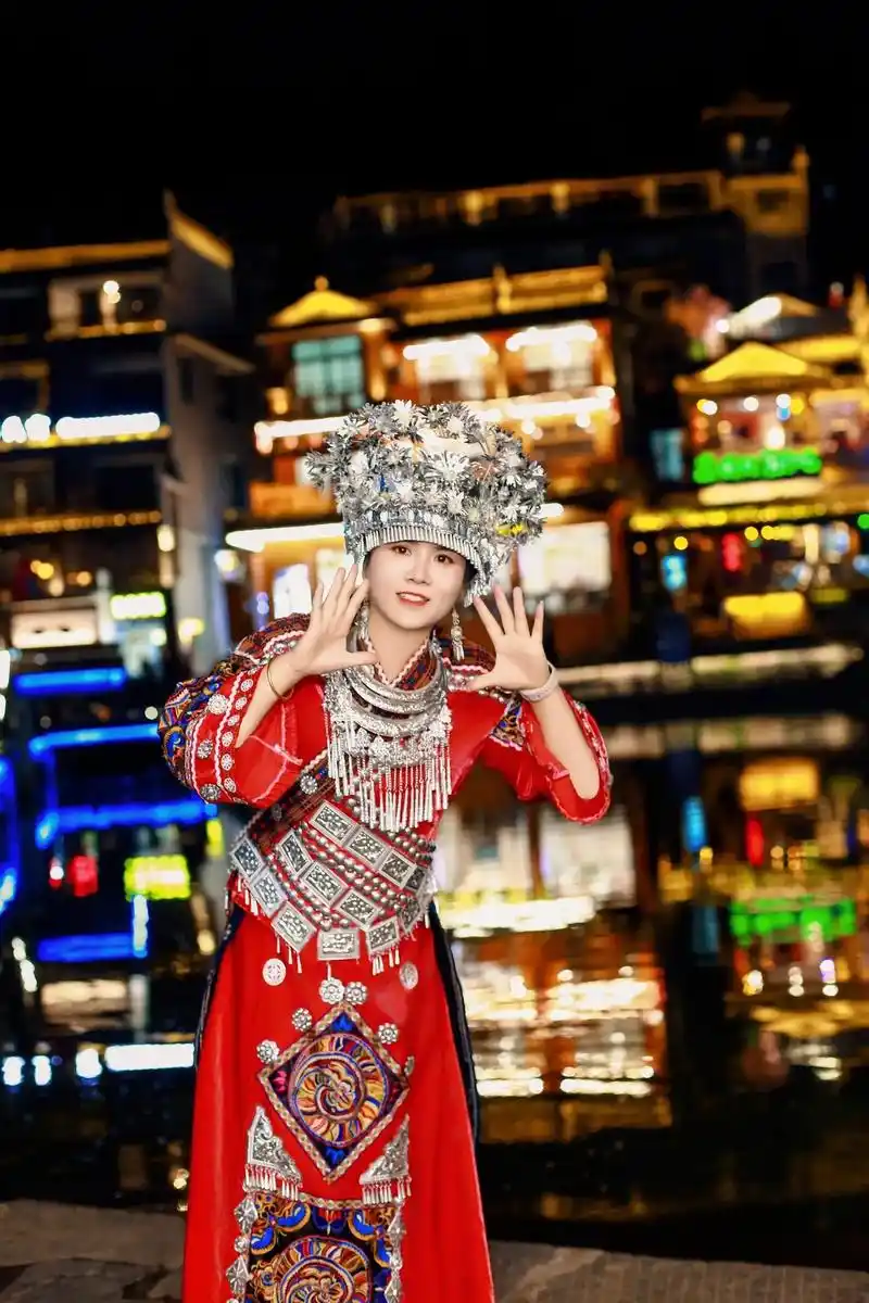 总要穿一次苗族服饰吧 #苗寨风情 #苗家姑娘