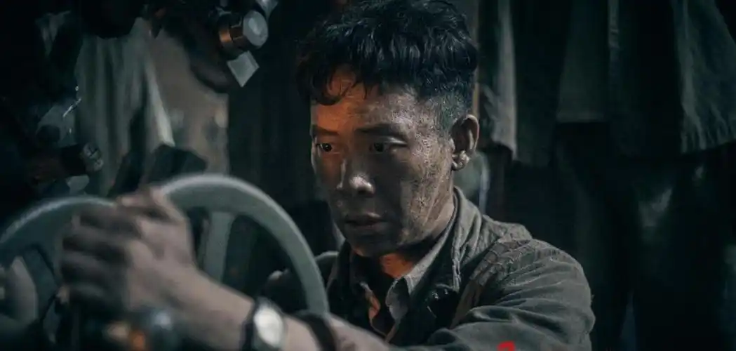 不用任何流量明星张译贡献教科书式演技悬崖之上远超预期