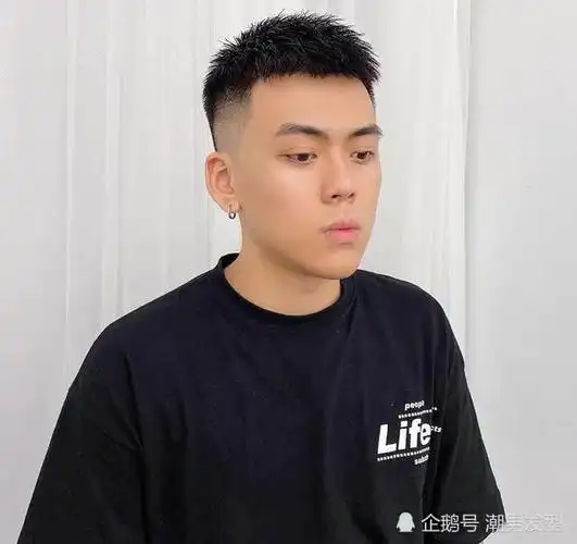 2020年流行的4款男生发型盘点别总是说剪短点了