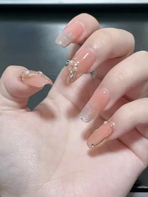 美甲分享适合夏天的清透美甲