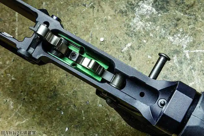 precision engineering)的弧形经典(curved classic)ar扳机组,可以在