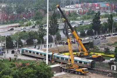 北京地铁4号线试车冲出轨道