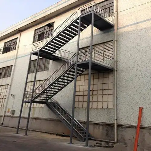 消防楼梯靠墙那面如何固定?新手请大侠赐教!