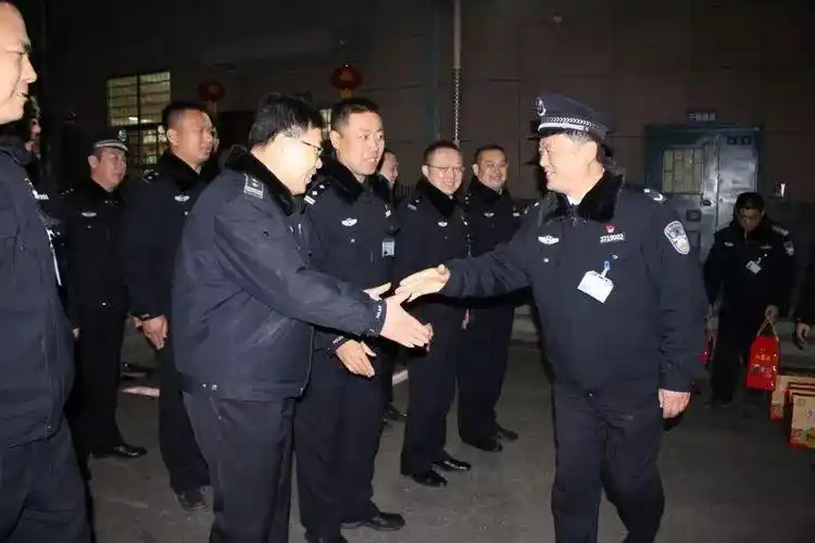 聚焦鲁中别样除夕鲁中监狱除夕夜监狱领导走访慰问纪实