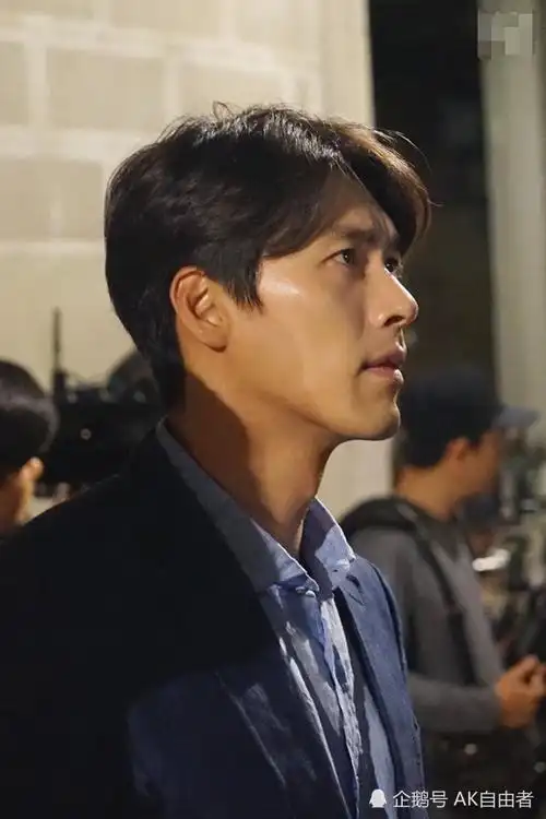 玄彬在《阿宫》也展现了很多侧颜杀,可能导演也知道玄彬的侧脸很精致