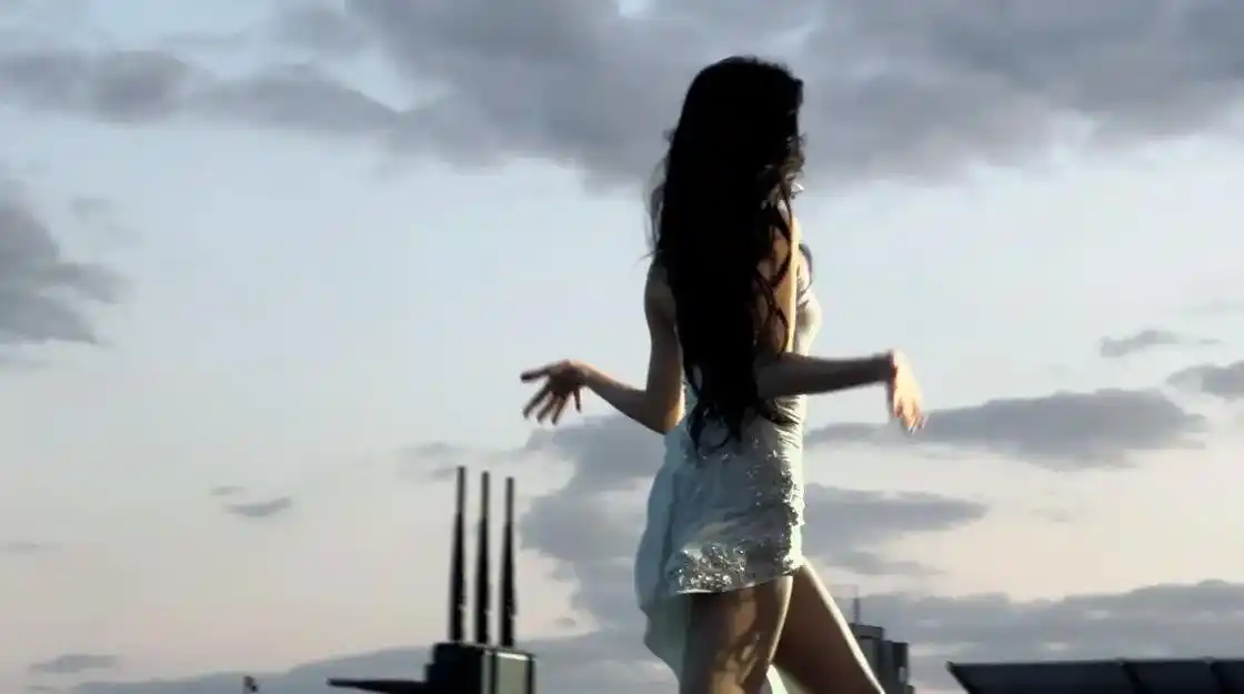 这背影是神女下凡吧#jisoo #blackpink #氛围 - 抖音