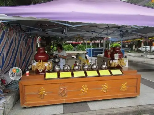 看看谁家凉茶人气旺?