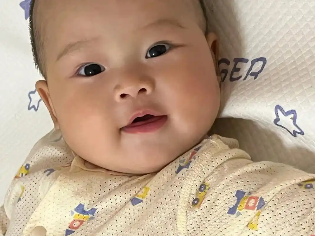 大家都说像男娃,但我们是女孩子呀9799#小孩的笑容是最治愈的