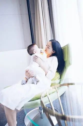 新v秀丨知性美女变身学霸辣妈,自创婴儿作息记录法大 | 妈妈网轻聊