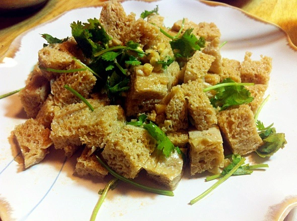 麻酱汁凉拌面筋来一份清清爽爽下饭下酒的好菜