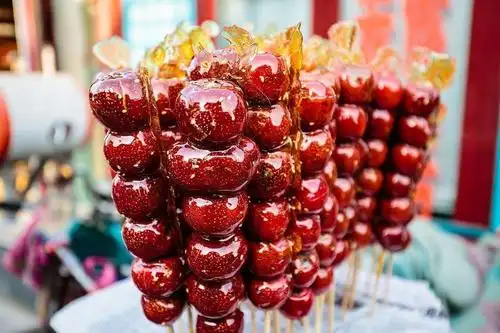 卖冰糖葫芦咯,谁买?