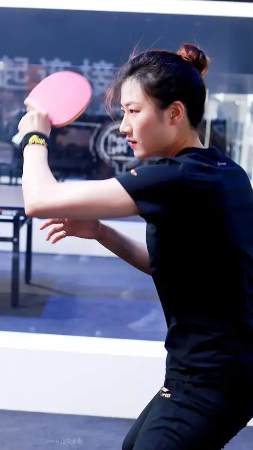 胖球 优秀又美丽的女运动员 看丁宁姐姐近期美貌!