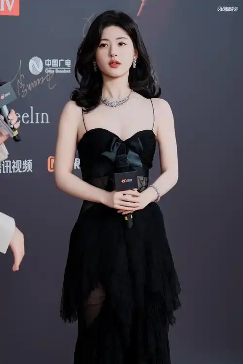 赵露思 快乐小狗##视界大会红毯