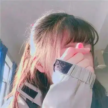 女生比心照片头像 高清好看的真人女生比心图片头像