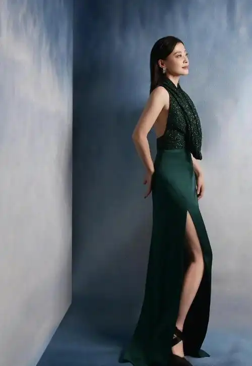 梅婷换新发型引网友围观网友感叹瞬间老10岁